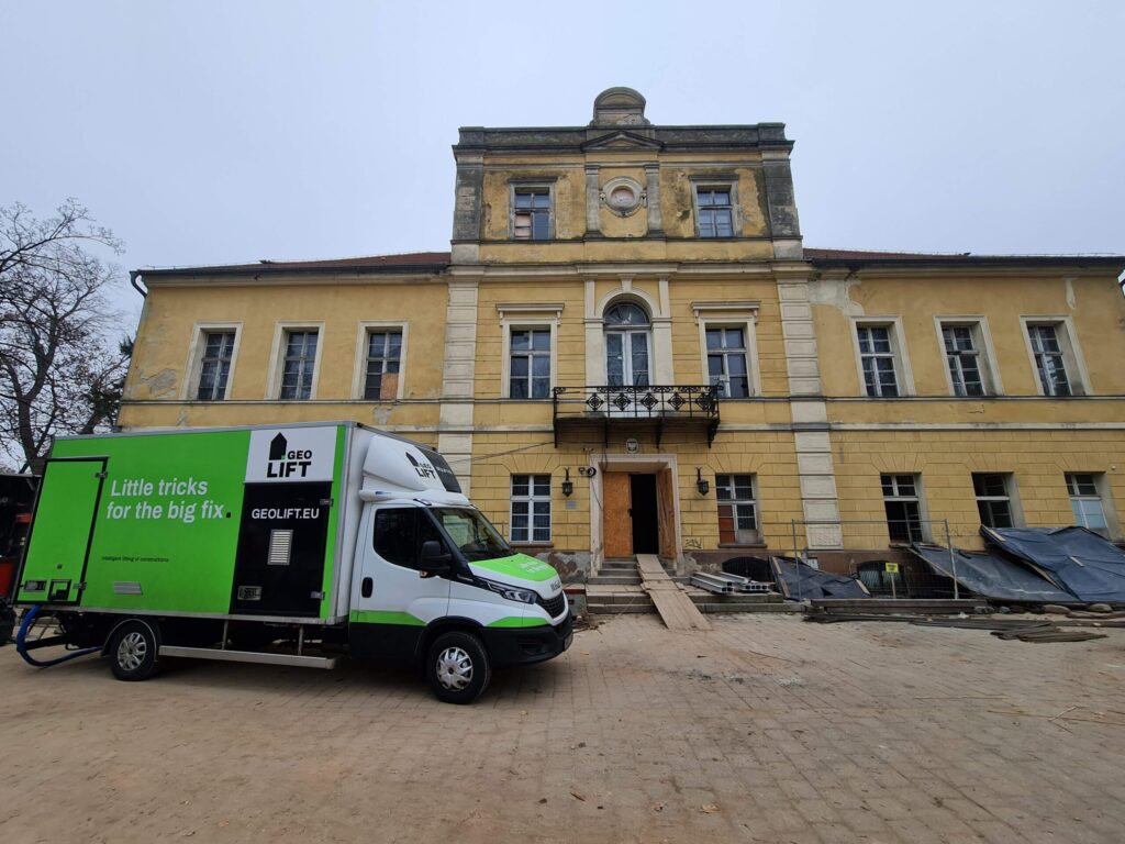 Pinnase tugevdamine Krotoszyni palee vundamendi all